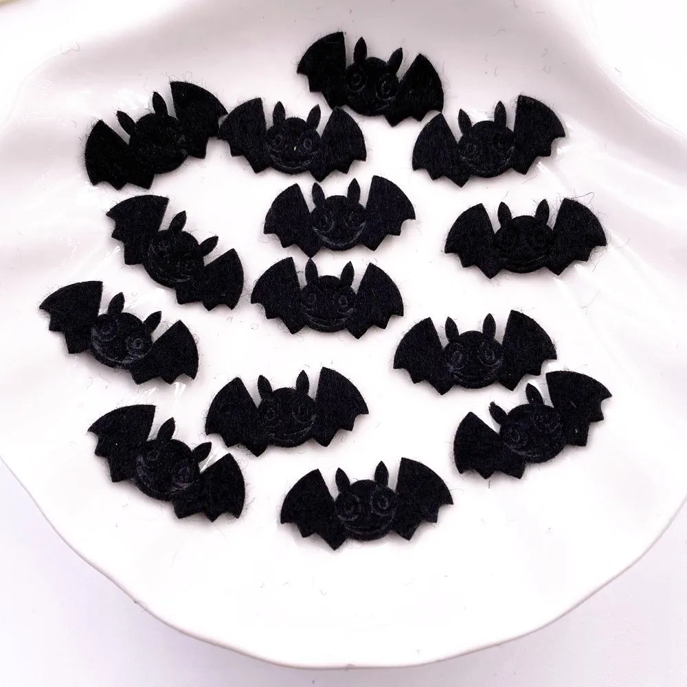 100PCS Felt Fabric Cool Black Bat Cute Patches DIY Craft Applique for Clothing Hairpin Parts Halloween Decor Craft E752