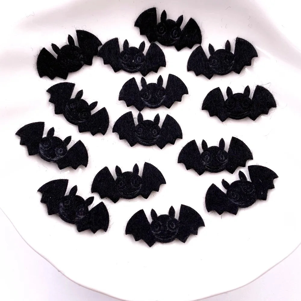 100PCS Felt Fabric Cool Black Bat Cute Patches DIY Craft Applique for Clothing Hairpin Parts Halloween Decor Craft E752